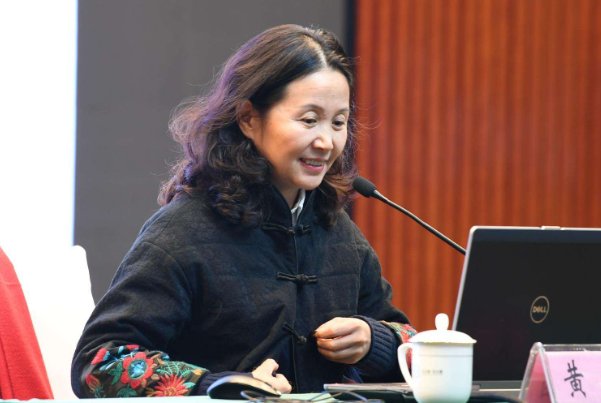 被网友亲切称为黄老师的黄菡，为何会离开《非诚勿扰》？