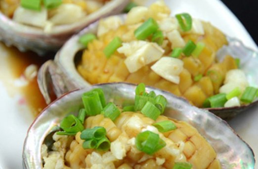 鲍鱼主要吃它的哪个部位?