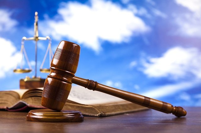 母女因错案遭关八百余天索赔25万，你认为索赔少了吗？