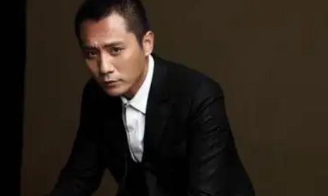 刘烨、王凯、黄轩等明星接连在人民日报上刊发文章，这背后有何意义？