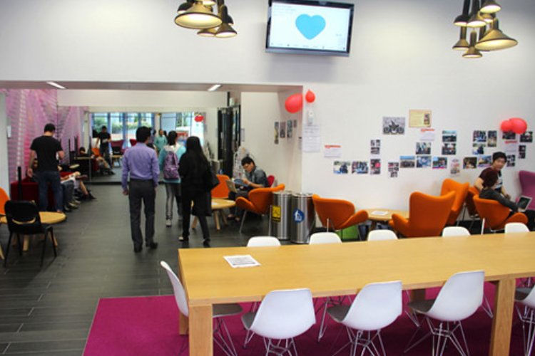 留学服务中心电话是多少？