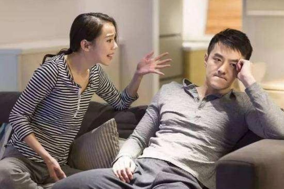 老公每天晚上和异性朋友打游戏并全程开语音，我该怎么办呢？