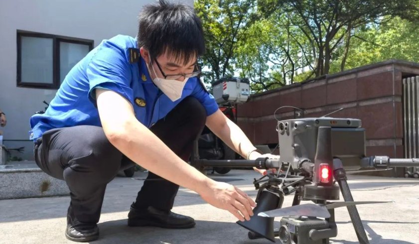 厉害了！上海无人机精准定位未扫场所码人员，还有哪些强大功能？