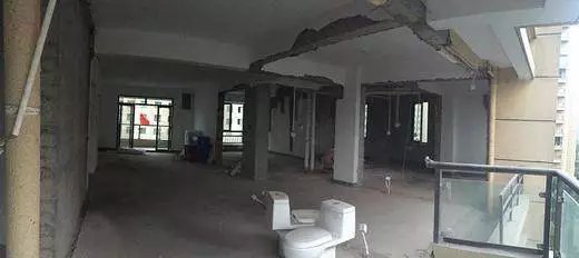 南京某男子将卧室改成卫生间被告了，哪些改造房子的方式是违法的？