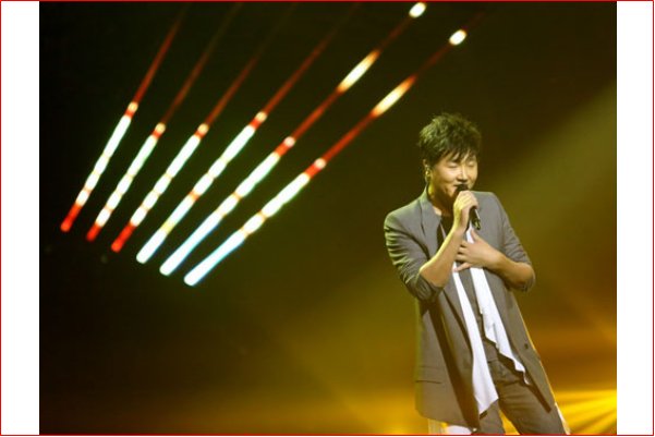 歌词“我俩太不公平，爱和恨全由你操作”是哪首歌的