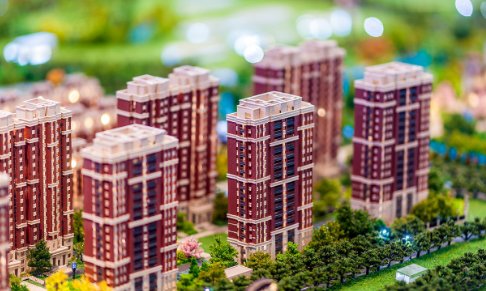 河北男子花12万买车位，开发商却反悔加价5万，开发商这么做合适吗？