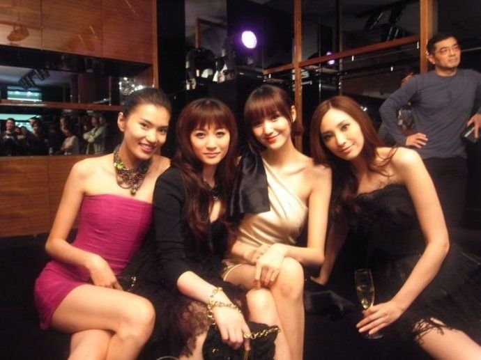 石周靓的个人资料