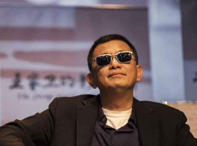 王家卫为什么一直戴着墨镜