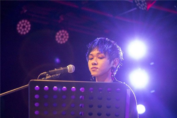 歌手张嫮目为什么到了后来开始变得越来越不火？