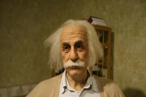 爱因斯坦的智商很高，他得过多少次诺贝尔奖？