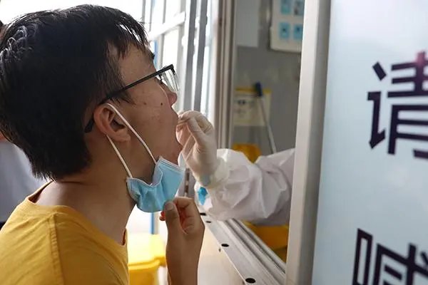 市民核酸遇3天后生产采样棉签，医疗公司：系供应商错印！难道不是在甩锅？