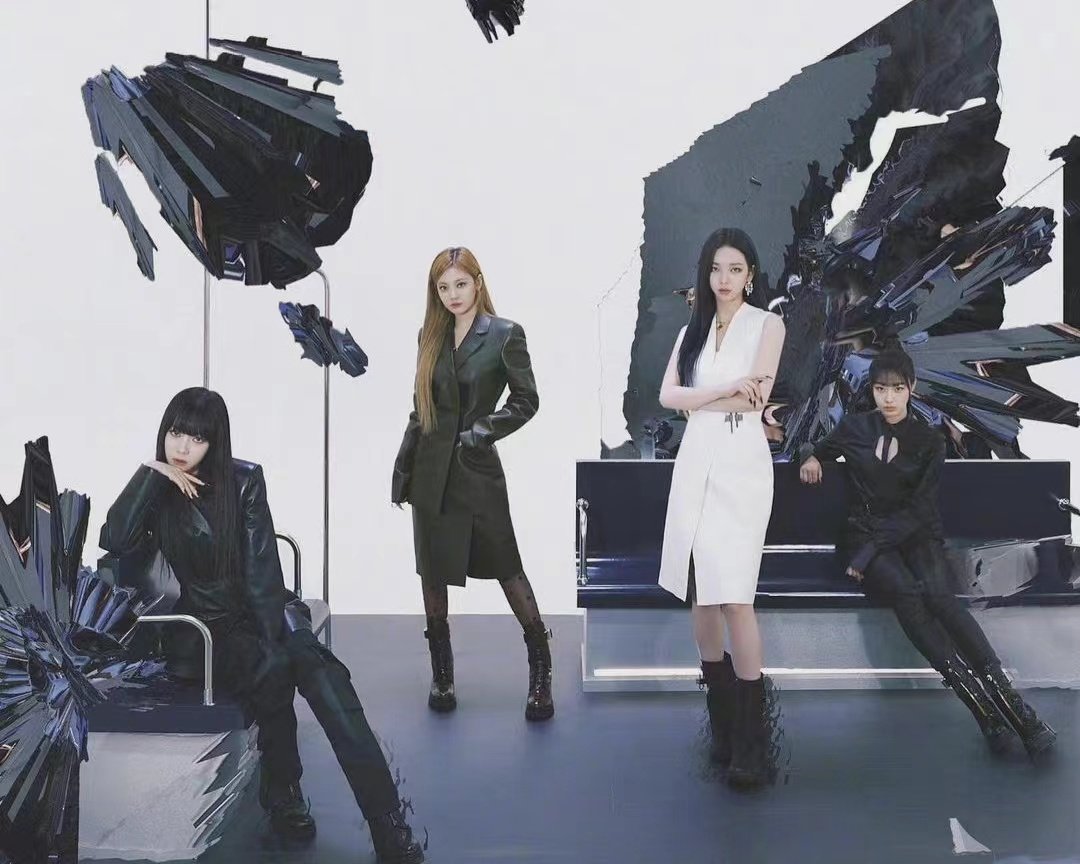 aespa登上韩国版时尚芭莎一月刊封面，她们在其中的造型如何？