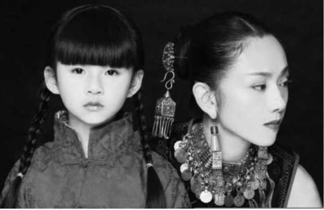 迟到走光,下身失守,有杨丽萍撑腰的小彩旗是怎样从