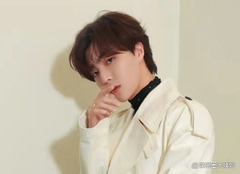 陈立农深夜发文思念父亲，背后原因令人心疼，他的父亲为何失踪多年？