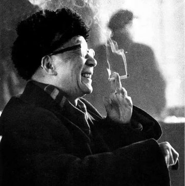 蒙汉情深何忍别，天涯碧草话斜阳。