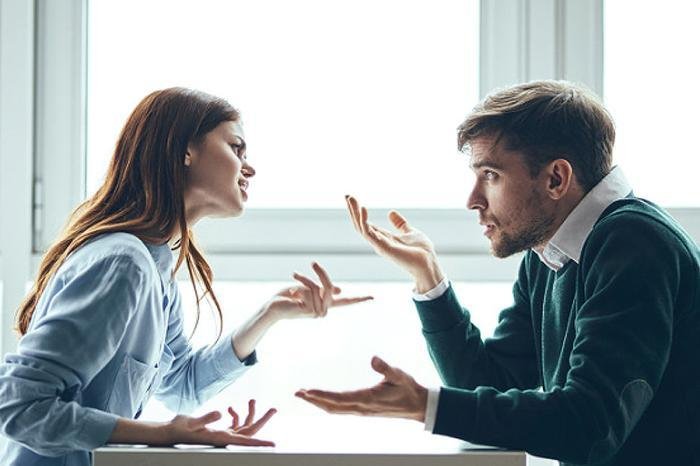 安徽一男子怀疑妻子对自己不忠，藏在床下7小时，此事件结局如何？