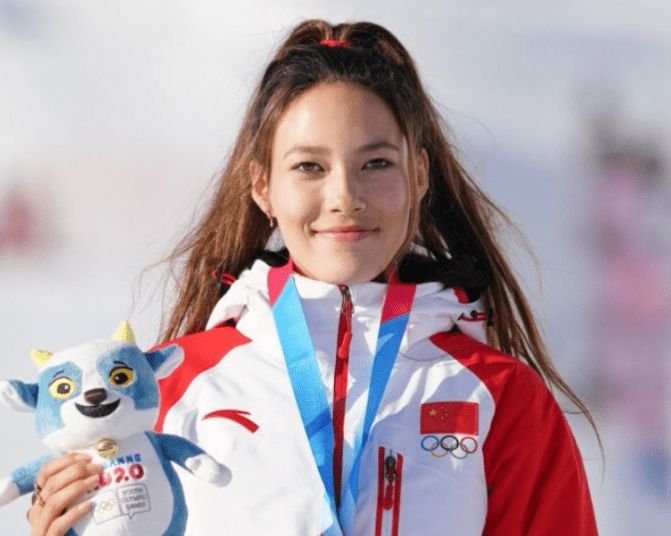 谷爱凌训练曾摔成脑震荡短暂失忆，她妈妈当时是如何帮助她的？