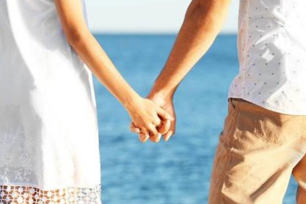 描写两个人亲密缠绕的画面的句子