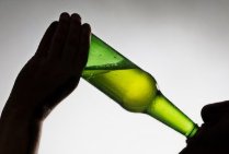 3男子喝下117瓶啤酒，这样会给店家造成怎样的影响？