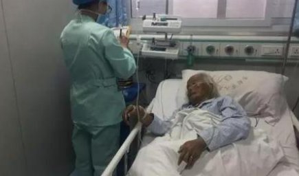 长沙一对情侣骑车逆行，把老人撞伤住ICU，他们是否需要为此负责？