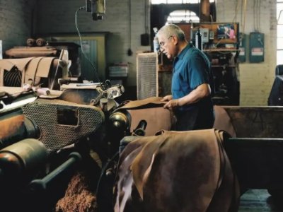 真皮革的加工过程是怎样的？制作成皮制品有哪些工序？