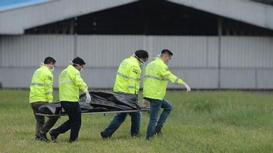 扒飞机偷渡身亡，偷渡行为为何屡禁不止？