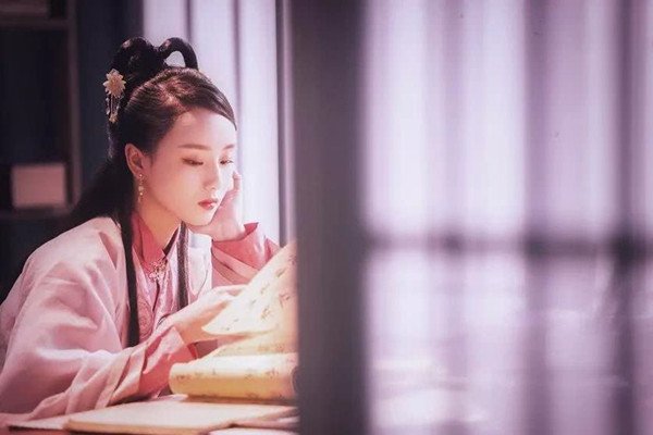 诗词的发展历程是什么？为何能成为中华民族的瑰宝？