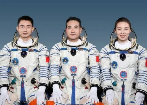 神舟十三号发射成功，三名航天员太空出差分别带了什么东西？