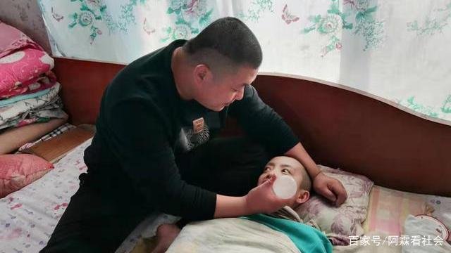 唐山地震时，丈夫用身体护住植物人妻子：我答应要保护你一辈子，你怎么看？