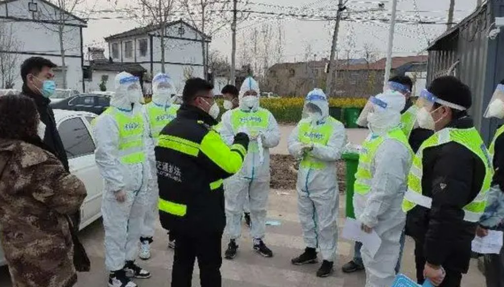 河南一男子一脚踹倒志愿者引众怒，此事最终是如何处理的？