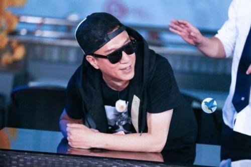 孙红雷称石文忠为七哥，因演戏险失明，为什么这位西安男演员因大众脸无人识?