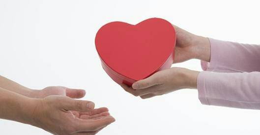 去朋友家里玩，要不要买礼物？