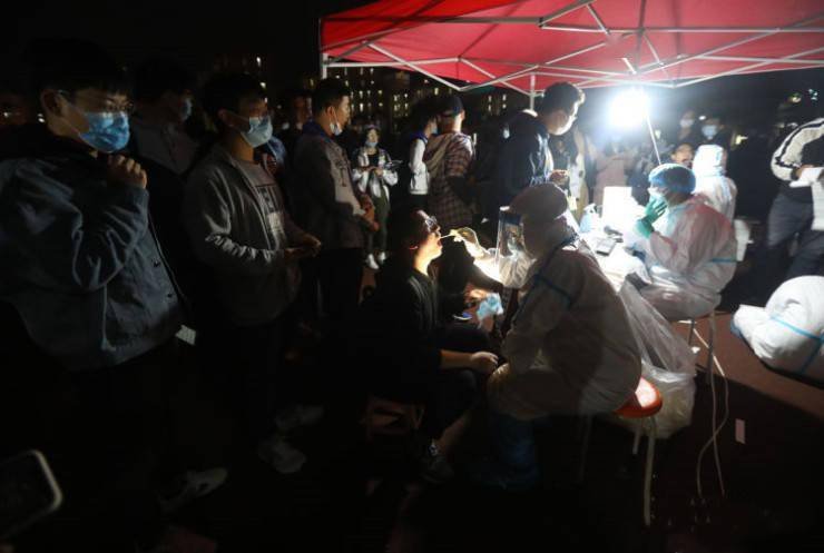 浙江2200余名师生深夜转运，只有1名学生确诊，为何搞如此大阵仗？