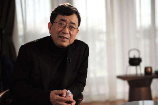 文坛精英余秋雨，为何陈丹青提到他时却嗤之以鼻？