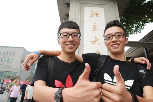 学霸放弃保送北大去当空军飞行员，你觉得他的选择是对的吗？