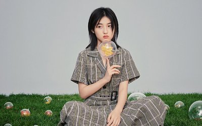 《向往》节目中，张子枫一人扛一张桌子，她私底下是个平易近人的明星吗？