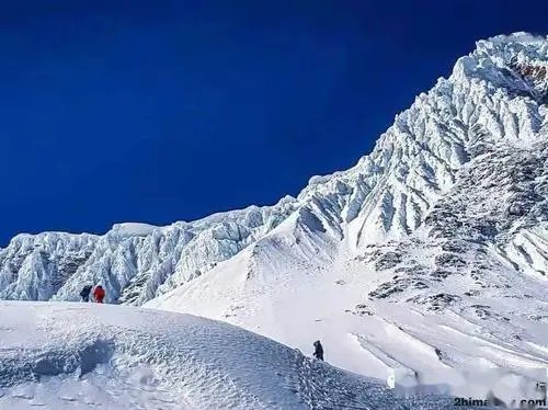 尼泊尔的世界第八大高峰马纳斯鲁峰发生雪崩，雪崩是由于全球变暖所致的吗？