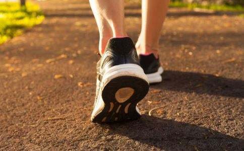 “有理走遍天下，无理寸步难行”的意思