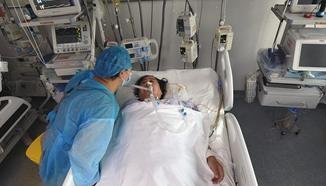 长沙一对情侣骑车逆行，把老人撞伤住ICU，他们是否需要为此负责？