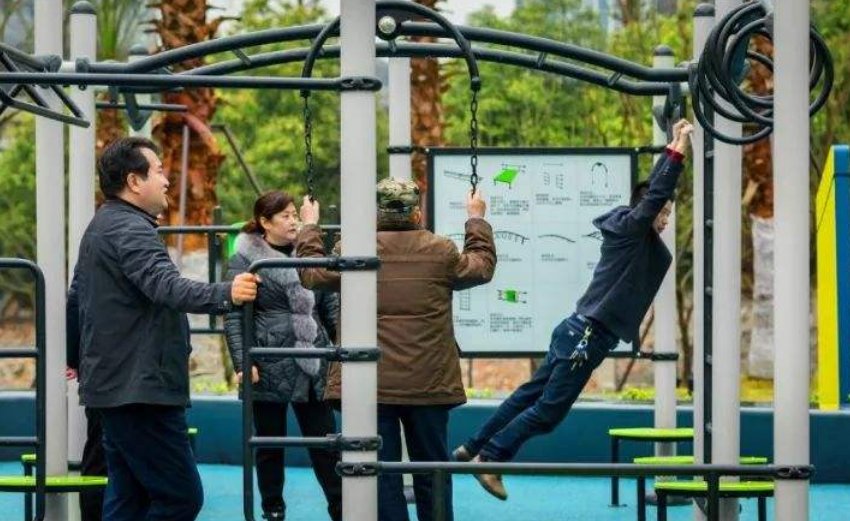 老人把共享单车当运动器材锻炼，这算不算占用公共资源？