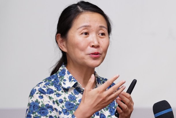 被网友亲切称为黄老师的黄菡,为何会离开《非诚勿扰》?