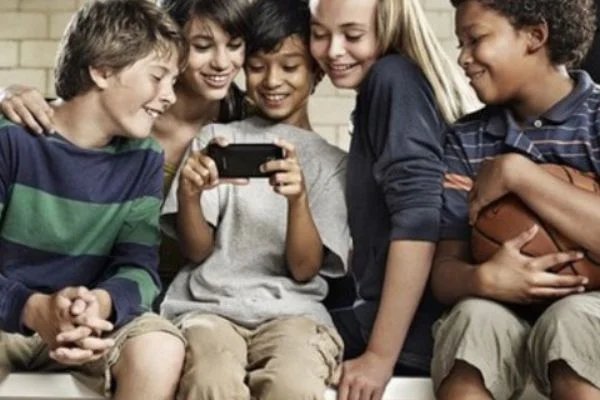 少年跳11楼致残仍难戒网瘾，为何“防沉迷”挡不住“开黑诱惑”？