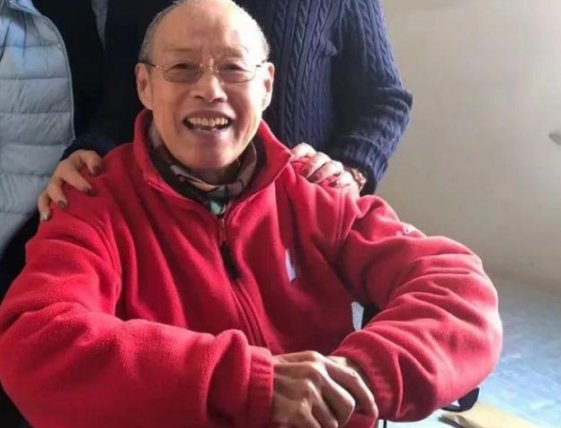 90岁喜剧泰斗陈炳楠去世,留123字遗言,你怎么看?