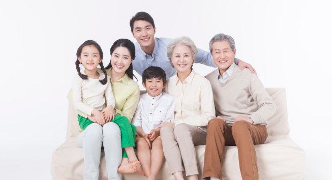 老人为什么喜欢跟着儿子一起生活？