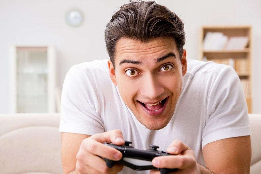 老公每天晚上和异性朋友打游戏并全程开语音，我该怎么办呢？