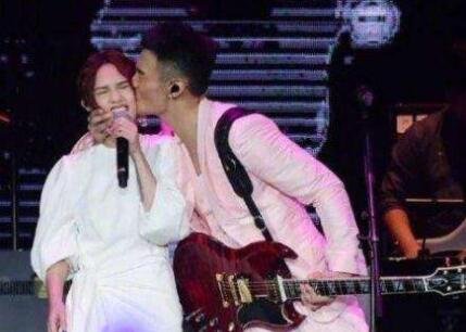 潘玮柏强吻李荣浩，杨丞琳怎么说的？