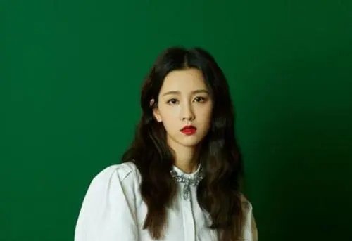 陈都灵正面回应与尹正恋情，哪些信息值得关注？