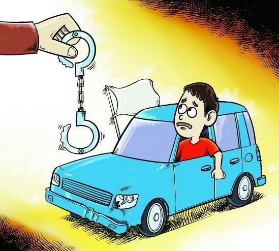 安徽一小伙弃车与民警共追违法嫌疑人，你如何看待小伙的这一行为