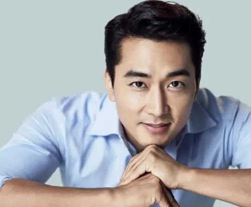 40岁韩星成宥利官宣怀双胞胎，曾是宋承宪女友，他们是因何分手的