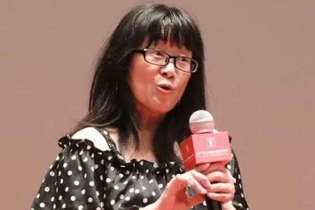 余秀华为何要色解唐诗，让自己站在刀刃上？